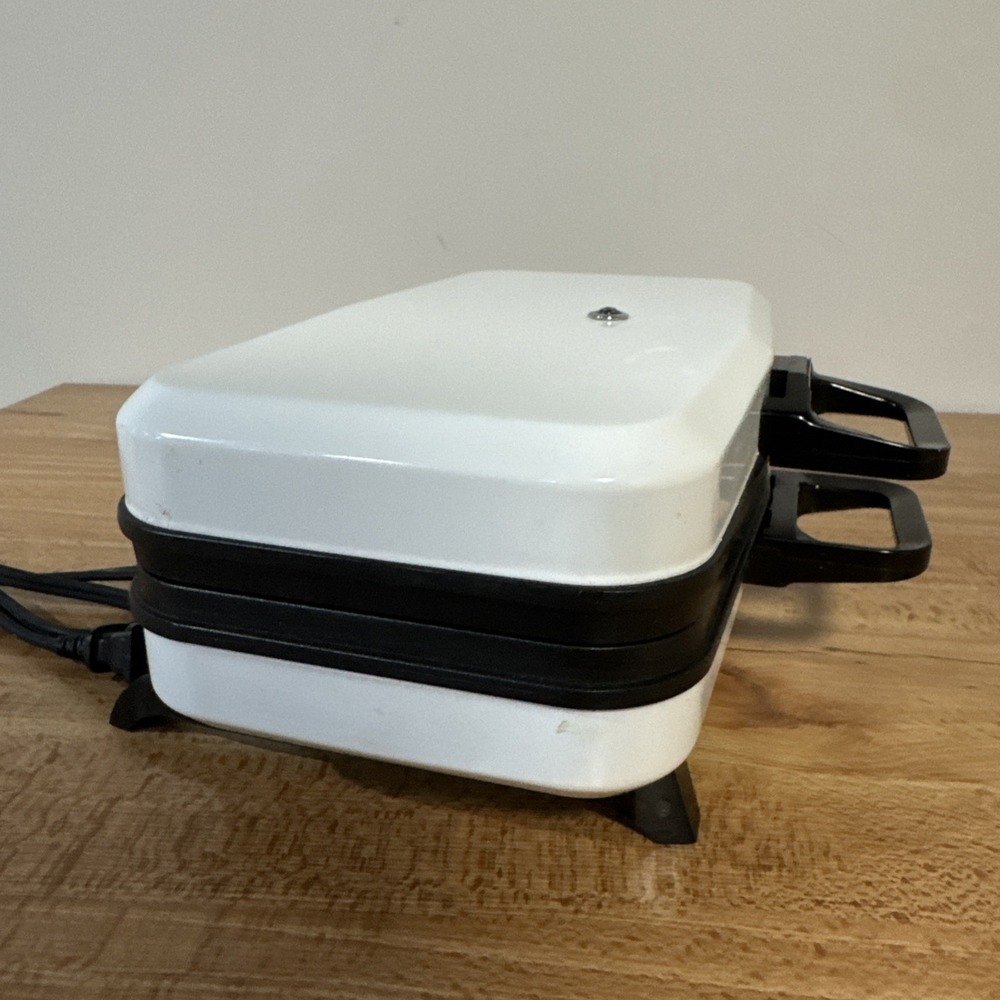 Vintage Vitantonio Belgian Waffler Model 550 Waffle Maker Iron White 900W - Picture 5 of 8